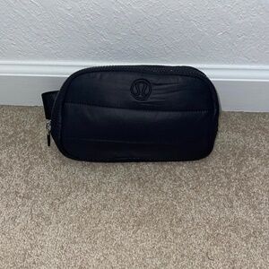 Lululemon belt bag color, black